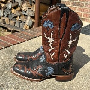 DAN POST, sz 9, Tamarind floral leather, broad square toe, western boots.